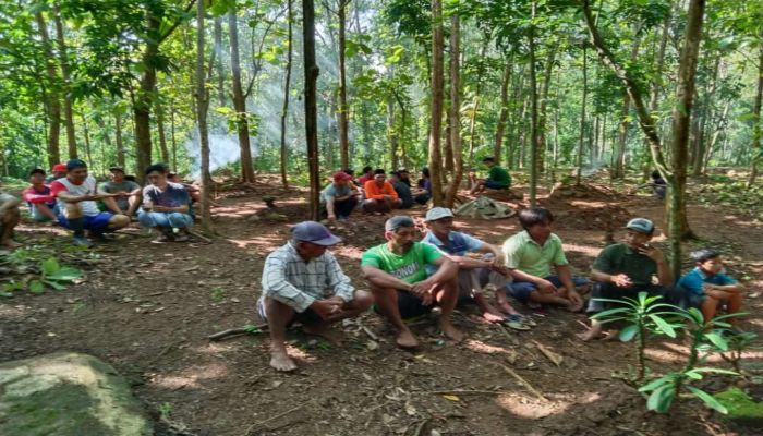 Kegiatan Bersih Makom/Gombrang Dalam Upaya Melestarikan Budaya Leluhur Desa Tanjungsari Kecamatan Kutowinangun 01