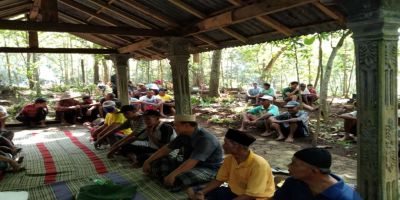 Kegiatan Bersih Makom/Gombrang Dalam Upaya Melestarikan Budaya Leluhur Desa Tanjungsari Kecamatan Kutowinangun
